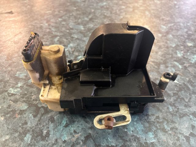 bontott FIAT PUNTO II Bal első Ajtózár