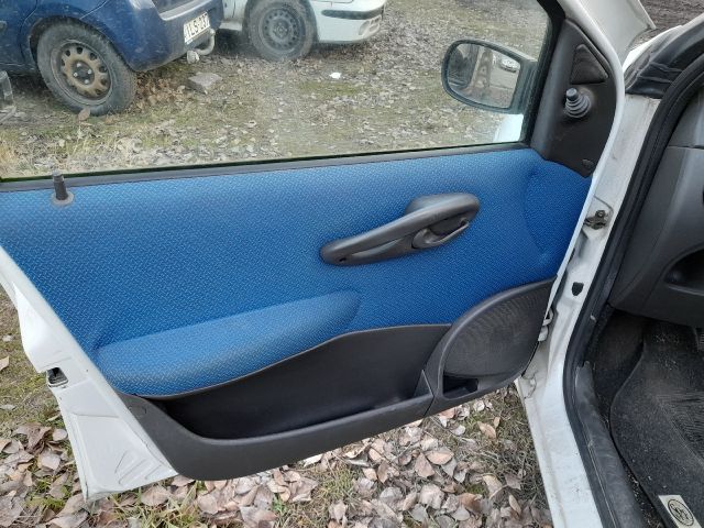 bontott FIAT PUNTO II Bal első Alsó Zsanér