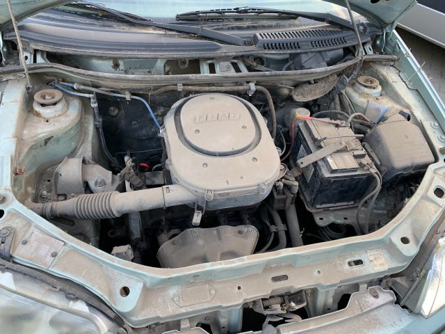 bontott FIAT PUNTO II Bal első Dobbetét (Kerékjárati, Műanyag)