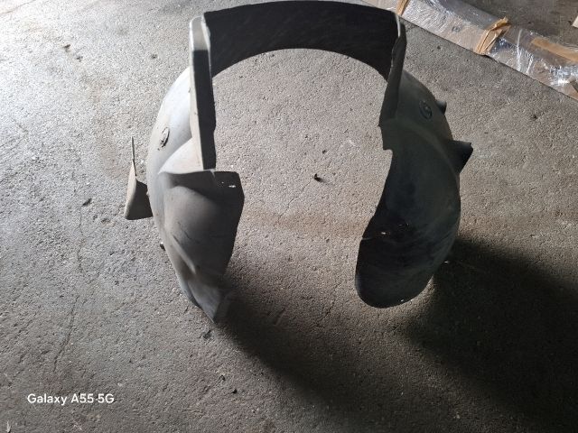 bontott FIAT PUNTO II Bal első Dobbetét (Kerékjárati, Műanyag)