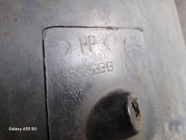 bontott FIAT PUNTO II Bal első Dobbetét (Kerékjárati, Műanyag)