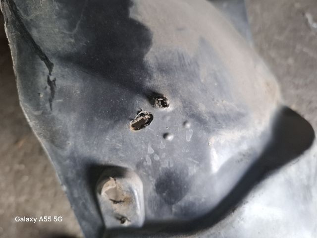 bontott FIAT PUNTO II Bal első Dobbetét (Kerékjárati, Műanyag)