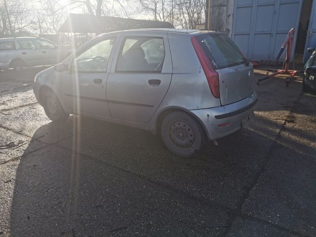 bontott FIAT PUNTO II Bal hátsó Ajtó (Részeivel)