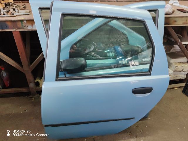 bontott FIAT PUNTO II Bal hátsó Ajtó (Részeivel)
