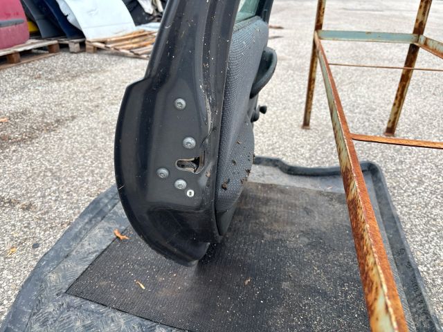 bontott FIAT PUNTO II Bal hátsó Ajtó (Részeivel)