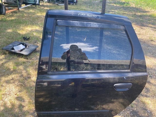 bontott FIAT PUNTO II Bal hátsó Ajtó (Részeivel)