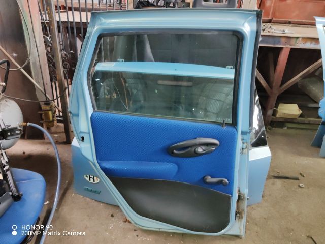 bontott FIAT PUNTO II Bal hátsó Ajtó (Részeivel)