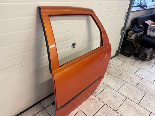 bontott FIAT PUNTO II Bal hátsó Ajtó (Üres lemez)