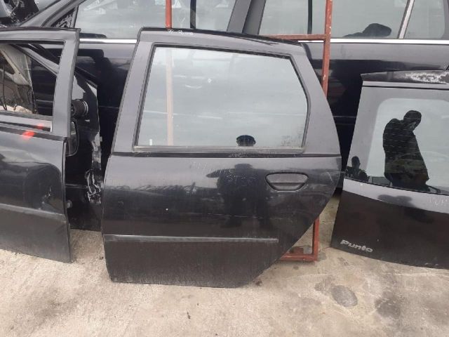 bontott FIAT PUNTO II Bal hátsó Ajtó (Üres lemez)