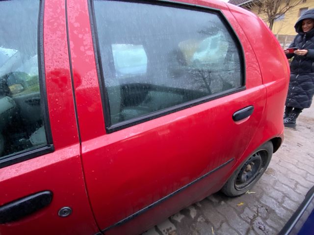 bontott FIAT PUNTO II Bal hátsó Ajtó (Üres lemez)