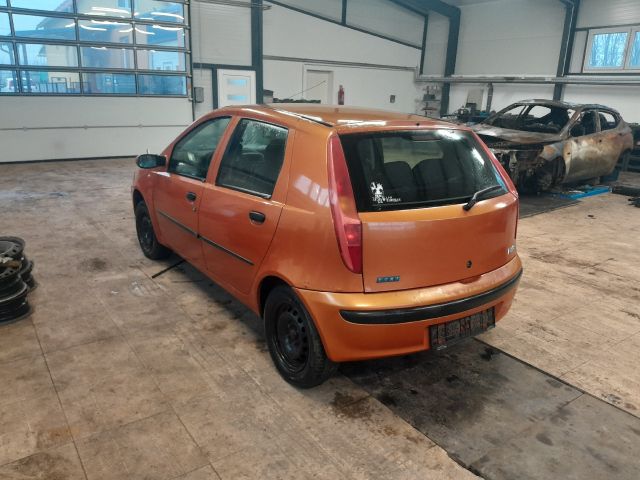 bontott FIAT PUNTO II Bal hátsó Ajtó (Üres lemez)