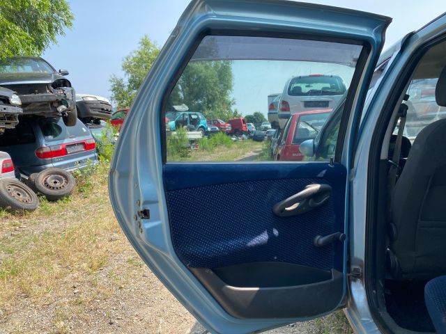 bontott FIAT PUNTO II Bal hátsó Ajtó (Üres lemez)
