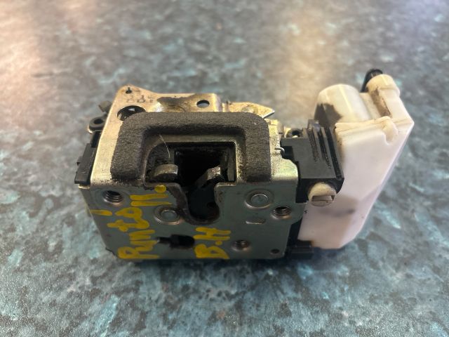 bontott FIAT PUNTO II Bal hátsó Ajtózár