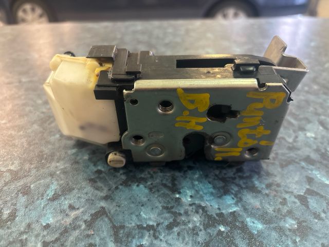 bontott FIAT PUNTO II Bal hátsó Ajtózár