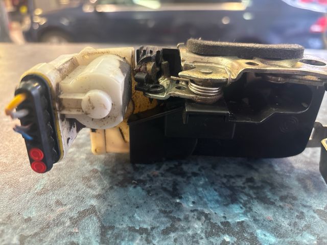 bontott FIAT PUNTO II Bal hátsó Ajtózár