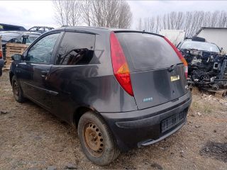 bontott FIAT PUNTO II Bal hátsó Dobbetét (Kerékjárati, Műanyag)