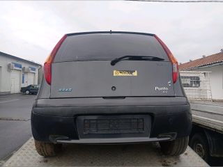 bontott FIAT PUNTO II Bal hátsó Dobbetét (Kerékjárati, Műanyag)