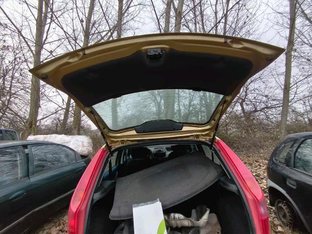 bontott FIAT PUNTO II Biztosítéktábla Csomagtér