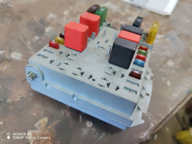 bontott FIAT PUNTO II Biztosítéktábla Doboz