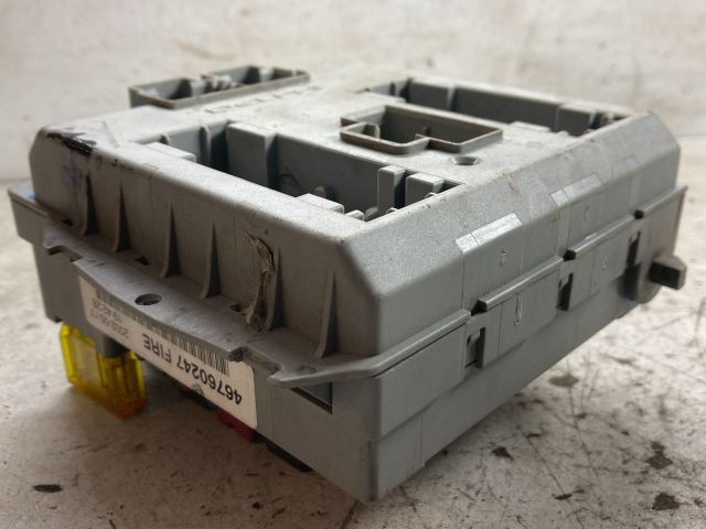 bontott FIAT PUNTO II Biztosítéktábla Doboz