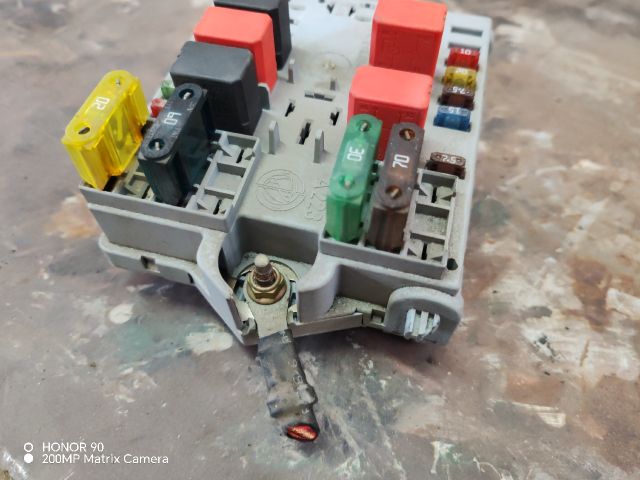 bontott FIAT PUNTO II Biztosítéktábla Doboz