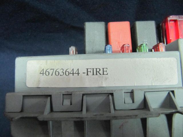 bontott FIAT PUNTO II Biztosítéktábla Motortér