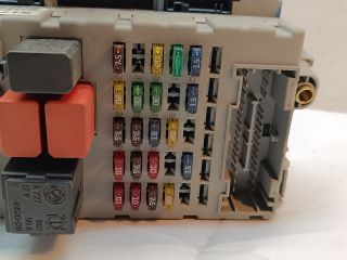 bontott FIAT PUNTO II Biztosítéktábla Utastér