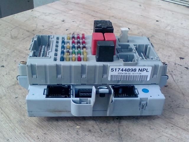 bontott FIAT PUNTO II Biztosítéktábla Utastér