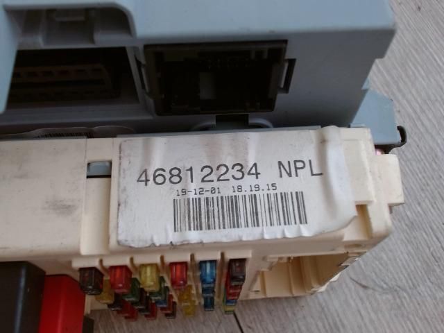 bontott FIAT PUNTO II Biztosítéktábla Utastér