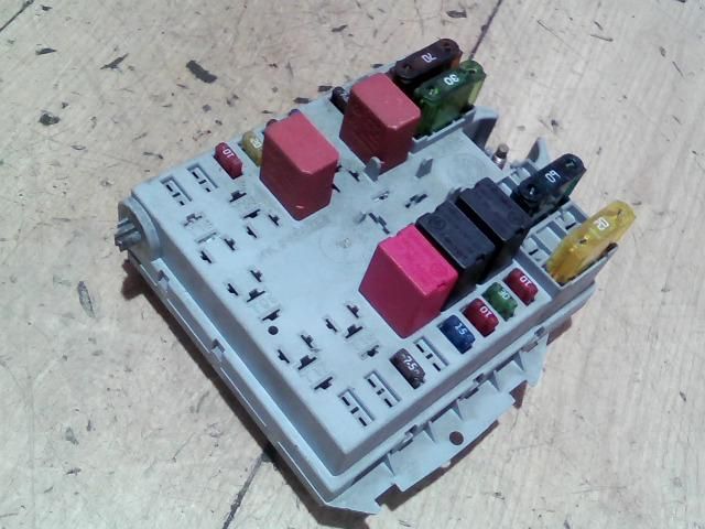 bontott FIAT PUNTO II Biztosítéktábla Utastér