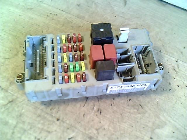 bontott FIAT PUNTO II Biztosítéktábla Utastér