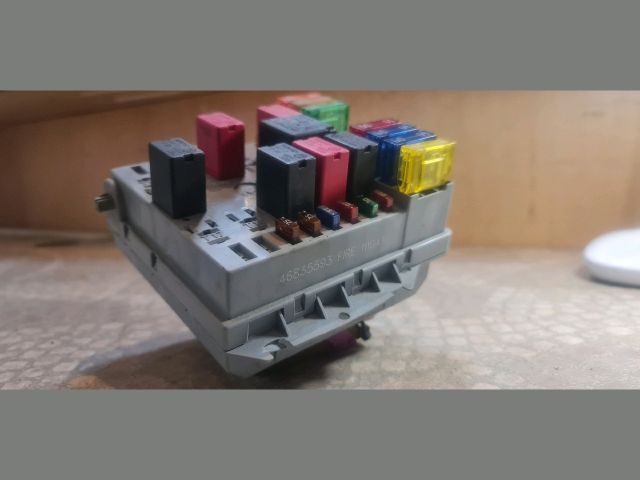 bontott FIAT PUNTO II Biztosítéktábla Utastér