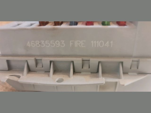 bontott FIAT PUNTO II Biztosítéktábla Utastér