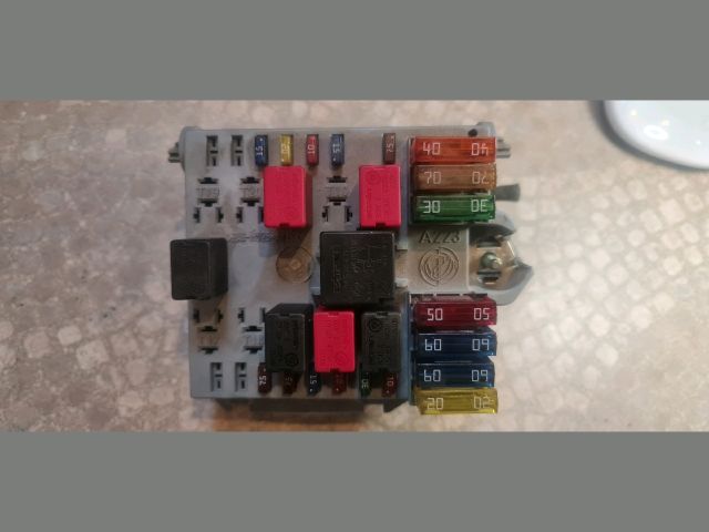 bontott FIAT PUNTO II Biztosítéktábla Utastér