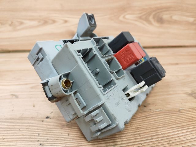 bontott FIAT PUNTO II Biztosítéktábla Utastér