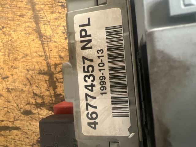 bontott FIAT PUNTO II Biztosítéktábla Utastér