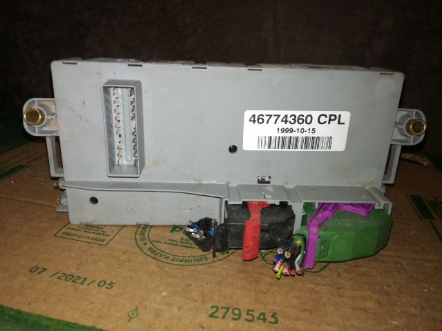 bontott FIAT PUNTO II Biztosítéktábla Utastér