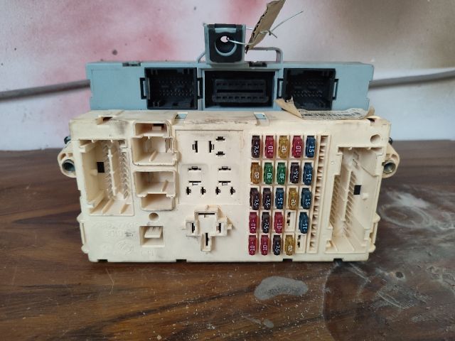 bontott FIAT PUNTO II Biztosítéktábla Utastér