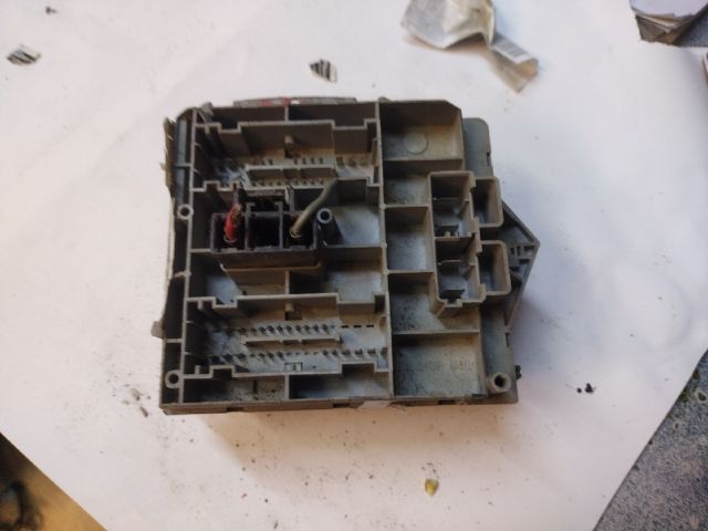 bontott FIAT PUNTO II Biztosítéktábla Utastér