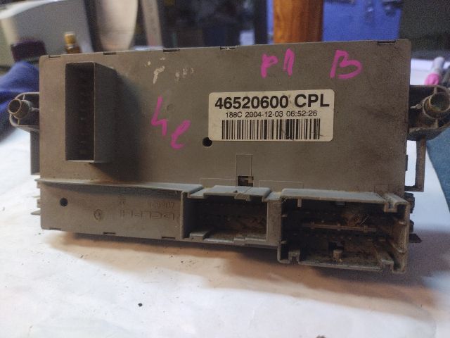 bontott FIAT PUNTO II Biztosítéktábla Utastér