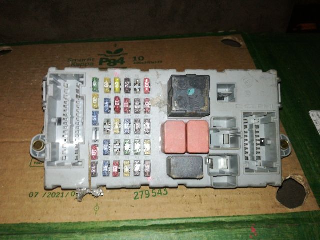 bontott FIAT PUNTO II Biztosítéktábla Utastér