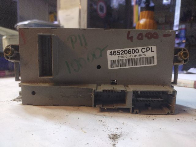 bontott FIAT PUNTO II Biztosítéktábla Utastér