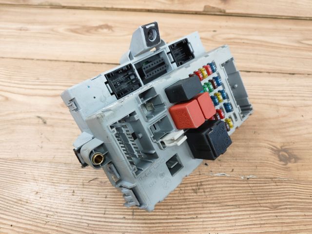 bontott FIAT PUNTO II Biztosítéktábla Utastér