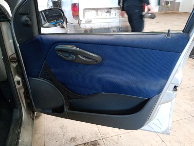 bontott FIAT PUNTO II Biztosítéktábla Utastér