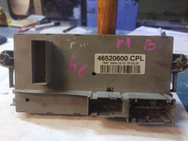 bontott FIAT PUNTO II Biztosítéktábla Utastér