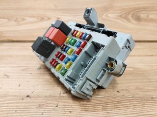 bontott FIAT PUNTO II Biztosítéktábla Utastér