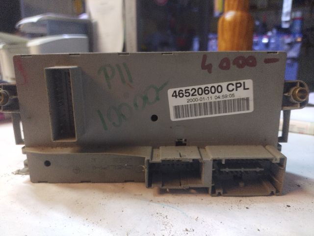 bontott FIAT PUNTO II Biztosítéktábla Utastér