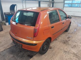 bontott FIAT PUNTO II Csomagtérajtó Burkolat Alsó