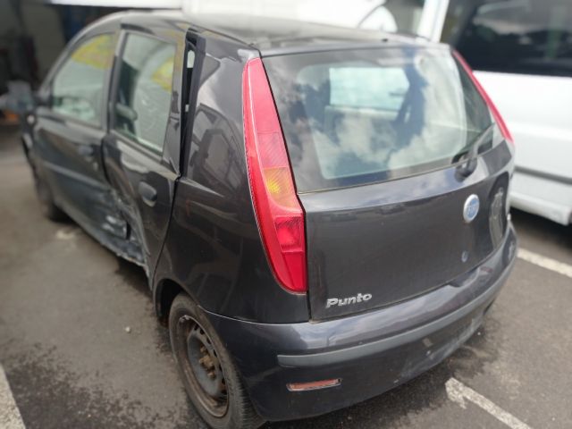 bontott FIAT PUNTO II Csomagtérajtó Kárpit