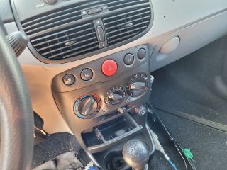 bontott FIAT PUNTO II Csomagtérajtó Kilincs